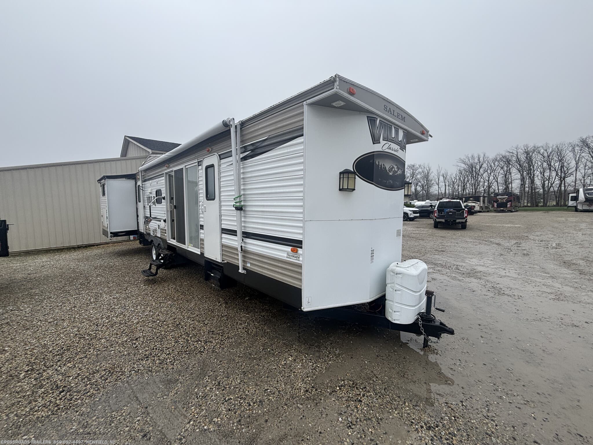 Used 2015 Forest River Salem Villa 402QBQ available in Newfield, New Jersey